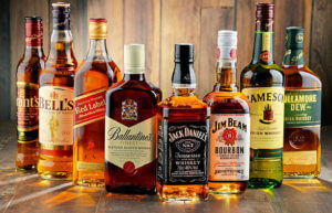 botellas de whiskey